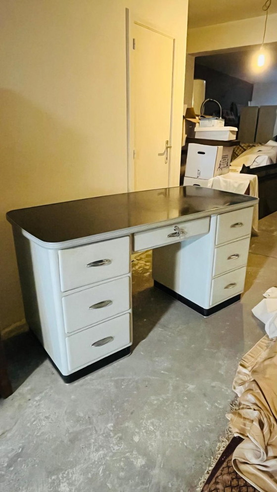Image 1 of Metalen dokterskast, bureau en kastje, '60