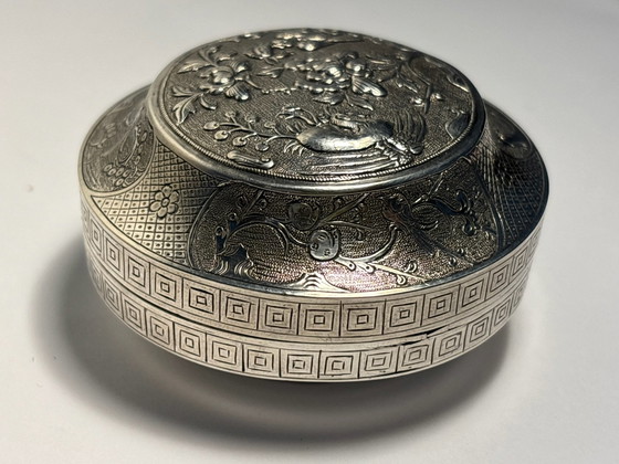 Chiseled and Repoussé Silver Pill Jewelry Box 19th Century Asia, Decorative Objects (photo 10 of 13)