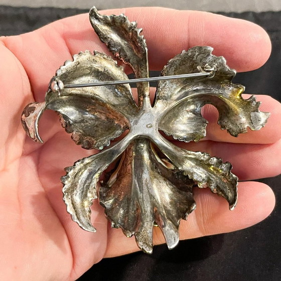 Spilla fiore di orchidea o iris smaltata in argento Mid-Century – Oggetti decorativi, Metal, Art Nouveau (photo 10 of 14)