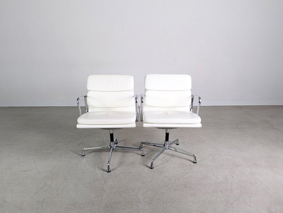 Image 1 of 2x Original Vitra EA 208 Soft Pad Weiß Leder Stuhl Charles Eames