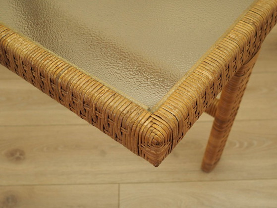 Image 1 of Table d'appoint en verre et osier, design danois, années 1970, fabriquée au Danemark