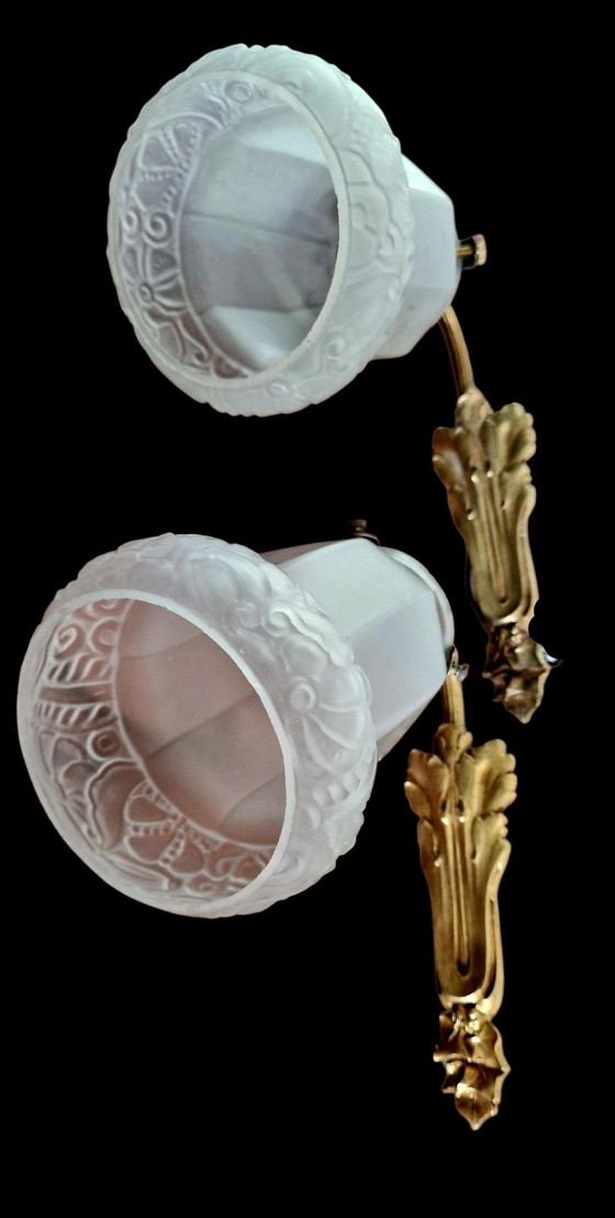 Image 1 of Coppia di appliques in bronzo dorato e vetro smerigliato sagomato - periodo Art Nouveau