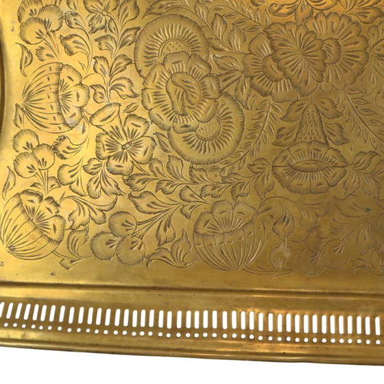 Vassoio vintage orientale in ottone con decorazioni floreali, 50 cm – Oggetti decorativi, Brass (photo 9 of 17)