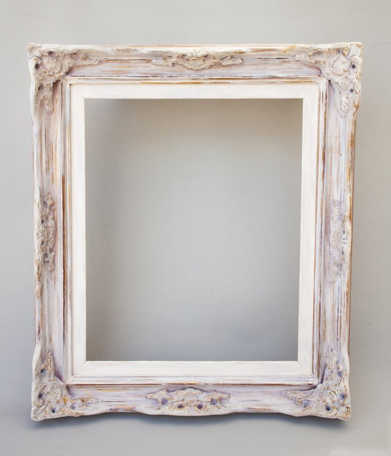 Image 1 of Handgemaakte vintage barokke houten lijst in Lodewijk XVI-stijl. Uniek exemplaar. Exclusieve kleur.