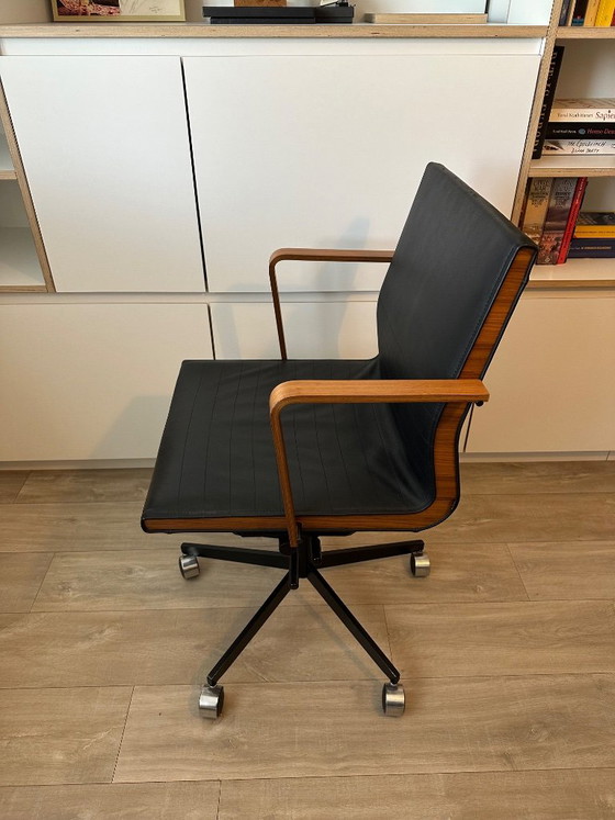 Bulo Vincent Van Duysen black office chair with wooden armrests, Bulo - design by Vincent Van Duysen, Leather (photo 4 of 11)