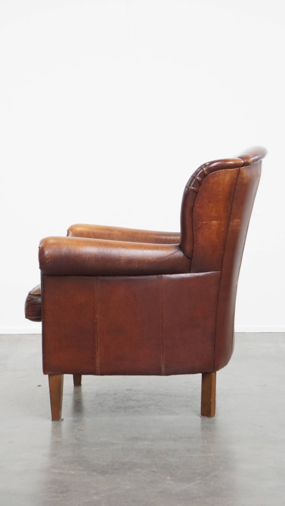Image 1 of Schapenleren oorfauteuil met een donkere kleurstelling