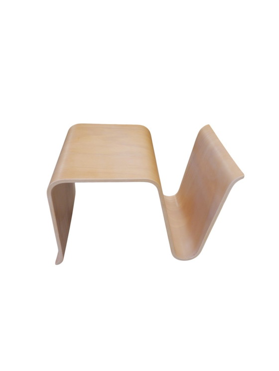 Image 1 of Mesa auxiliar de madera curvada