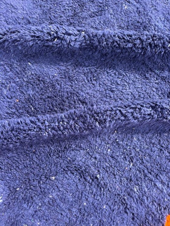 Image 1 of Diepblauw-oranje M'rirt-tapijt – handgemaakt Berber wollen textiel