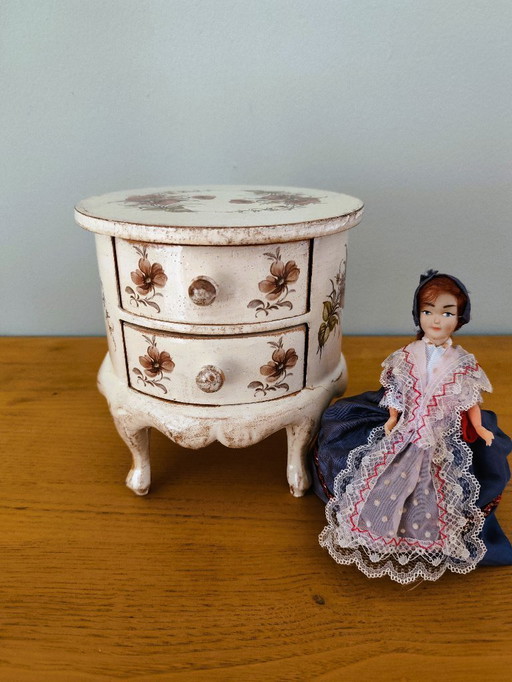 Antique round jewelry box
