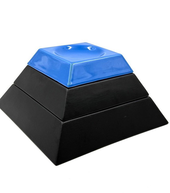 Image 1 of Cendriers empilés en céramique en forme de pyramide / centre de table, Amalgames France années 1980