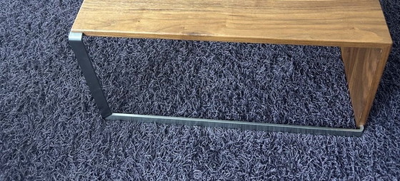 Image 1 of 2x mesa auxiliar nogal macizo con acero inoxidable