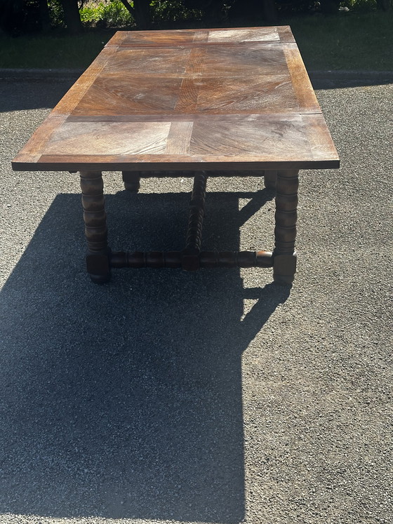 Image 1 of Table en chêne massif à rallonges, pieds tournés XIX e siècle 