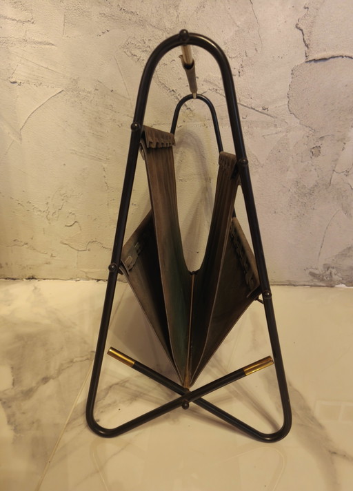 Porte-revues Mid-century à 3 niveaux en cuir / laiton style Carl Auböck, années 50