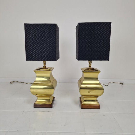 Image 1 of Paar grote Italiaanse Regency stijl tafellampen - Messing en hout met zwarte kappen