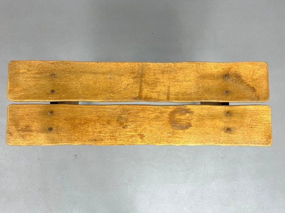 Image 1 of Pequeño banco francés de roble macizo, de la década de 1960.