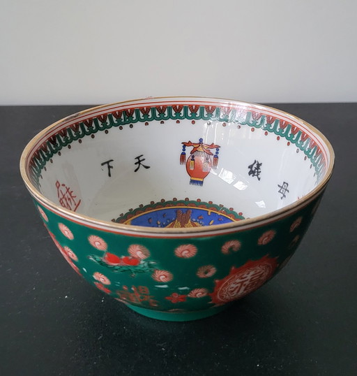 Chinese Famille Rose Porcelain Bowl with Emperor Portrait from the Qing Dynasty.
