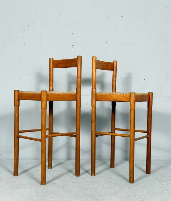 Image 1 of Juego de 2 taburetes/taburetes de bar, modelo 'Carimate' de Vico Magistretti, pino, tejido de junco, década de 1960, Italia