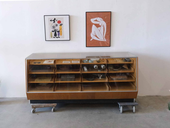 Image 1 of Vintage toonbank Boetiek