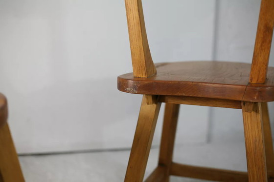 Image 1 of 2x Brutalistische Hocker mit Rückenlehne aus Holz