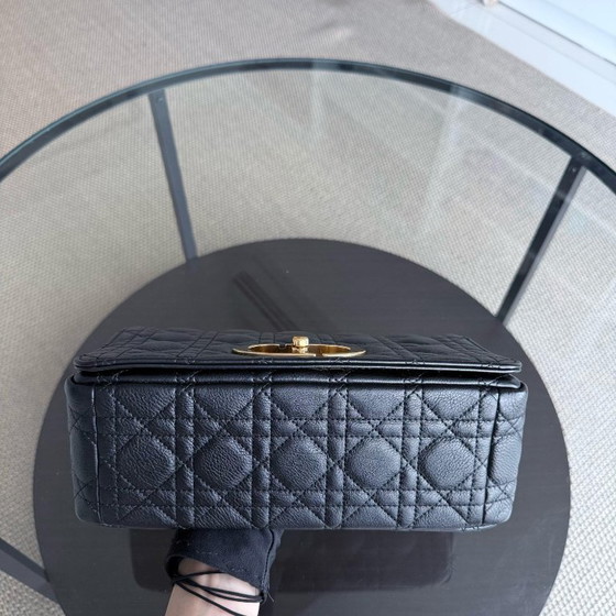 Image 1 of DIOR CARO MEDIUM - CANNAGE KALFSLEER MET NERF, ZWART, GOUDEN BESLAG