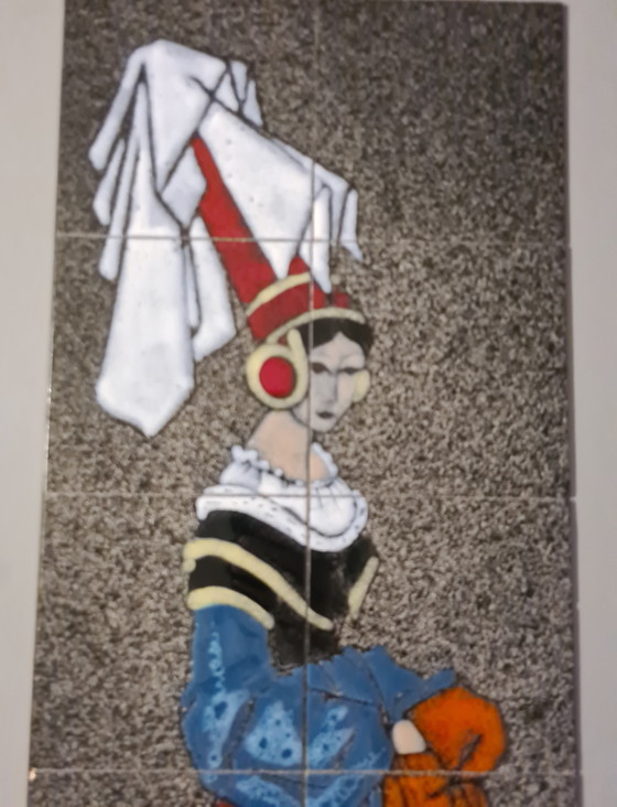 Image 1 of Glasierte Keramikwandplatte – Stilisierte weibliche Figur – signiert Capra – 1970er Jahre