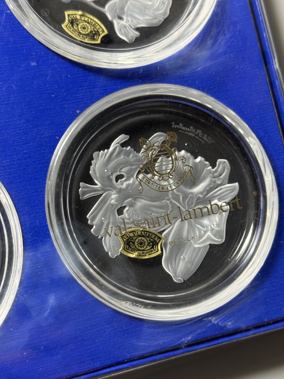 Image 1 of Coffret de 6 sous-verres en cristal Val Saint Lambert « Fleurs » – Motifs floraux – Style années 1950 – En boîte