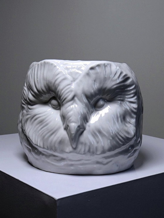 Image 1 of Gran maceta antigua italiana de cerámica blanca con forma de cabeza de búho.