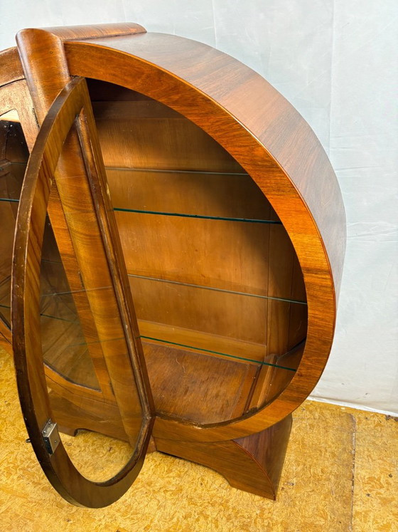 Vintage Art Deco Globe Vitrinekast | Gevlamd Notenhout | Circa 1930 Een werkelijk uitzonderlijke Art Deco (photo 5 of 11)