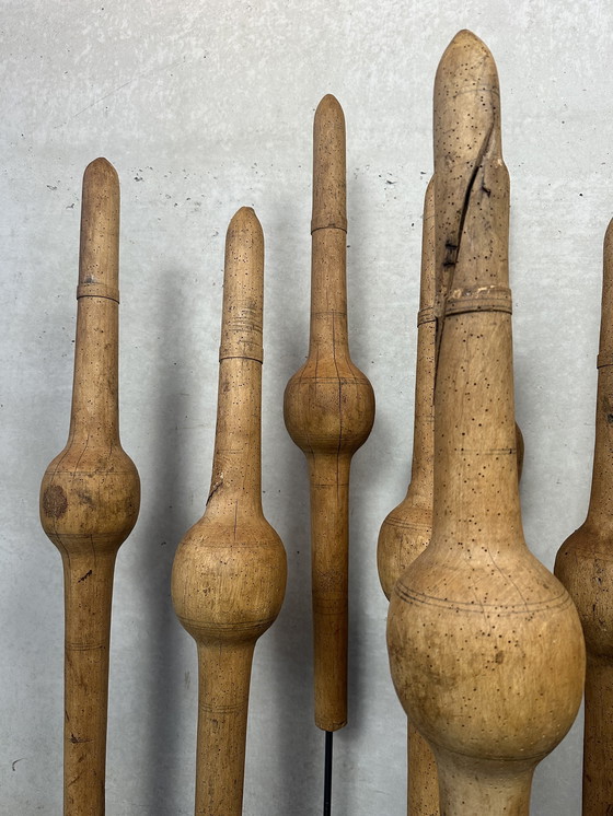 Image 1 of Cônes anciens en bois XL sur pied