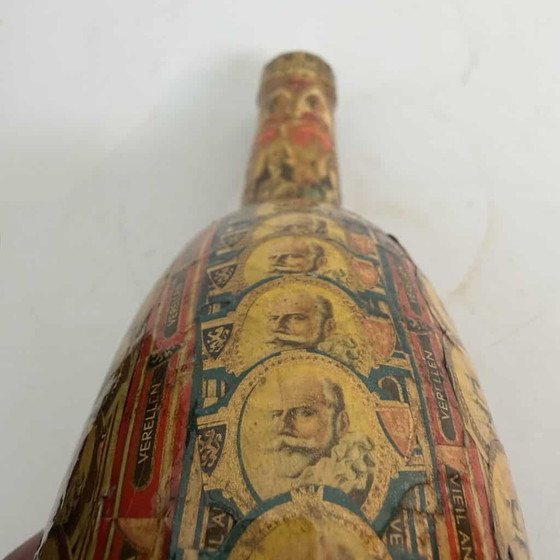 Arte collage, una fiaschetta ricoperta di fascette di sigaro – Bicchieri e caraffe, Carta (photo 11 of 15)