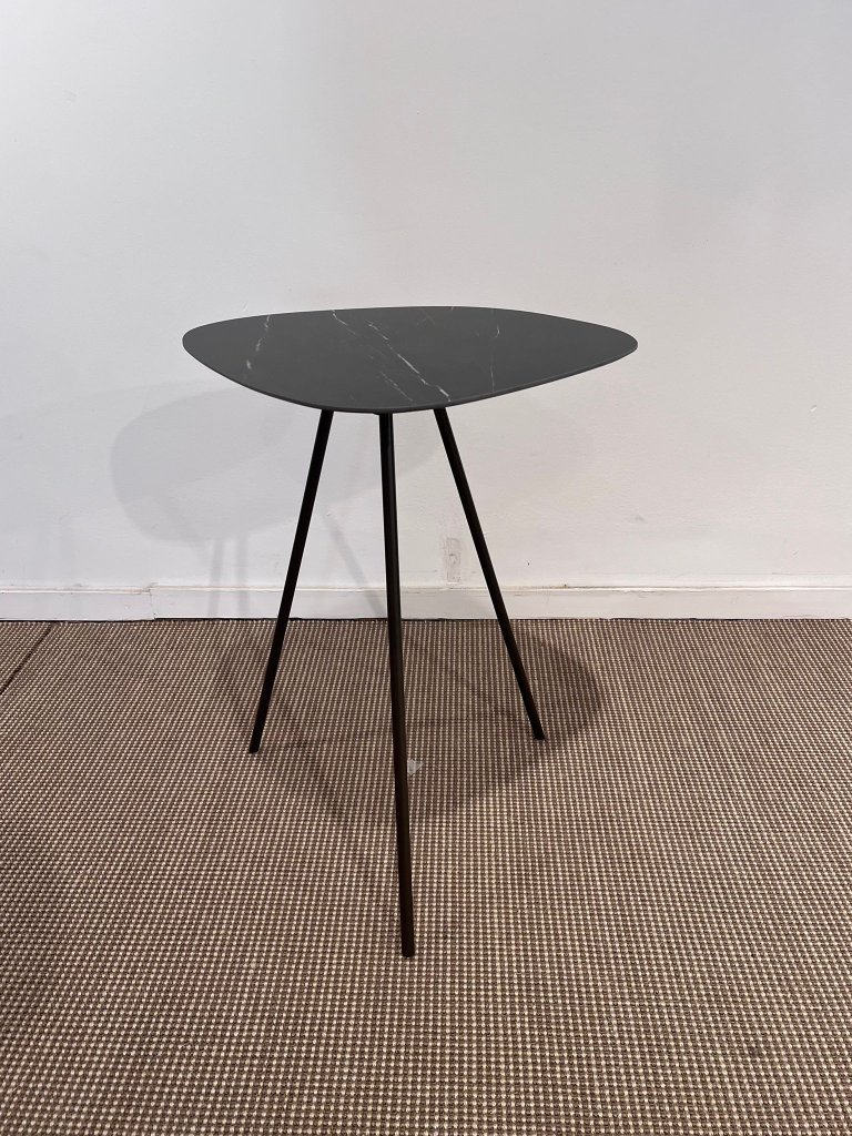 Leolux Liliom bijzettafel | €550 | Whoppah
