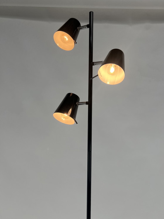 Image 1 of Lampadaire industriel à trois lumières