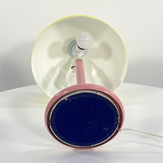 Image 1 of Lampada da tavolo postmoderna rosa e gialla in metallo e plastica, anni '80