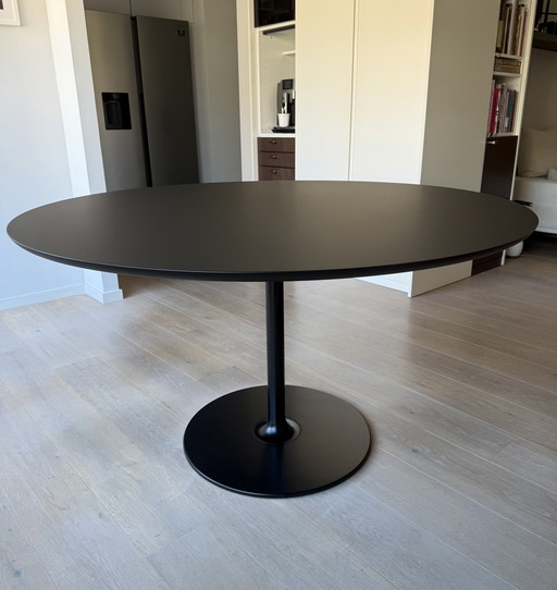 Black round dining table