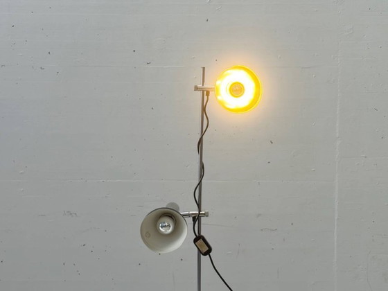 Image 1 of Stijlvolle vloerlamp in mid-century stijl met twee verstelbare lampkoppen.