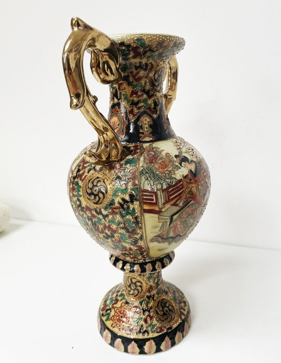 Image 1 of Display vase with Moriage design