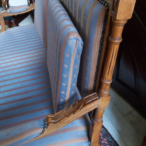 Bellissima poltrona in stile Luigi XVI