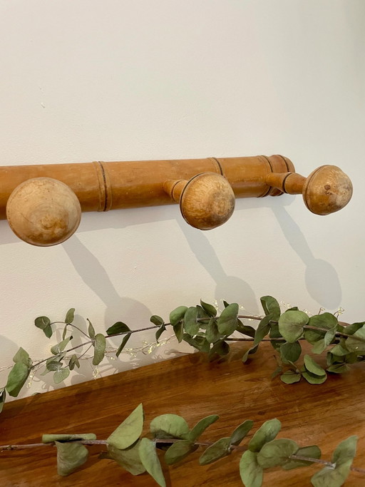 Hölzerner Kleiderständer