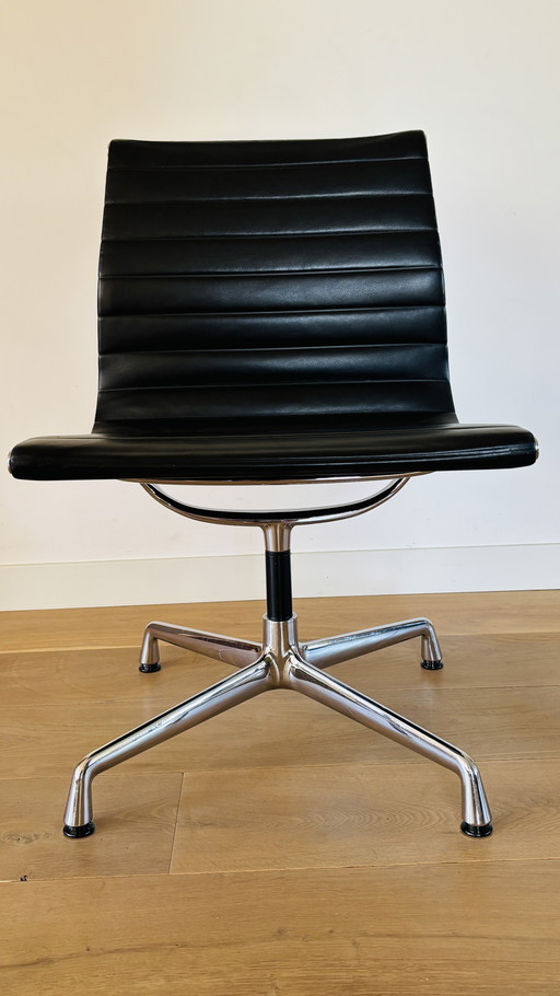 EA 105 Conference Vitra Eames Leather Nero