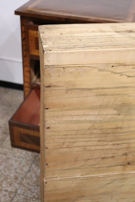 Image 1 of Cómoda antigua de nogal con incrustaciones, Italia, siglo XVIII, restaurada