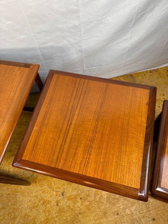 Ensemble de tables gigognes en teck style rétro vintage des années 50, signé G Plan (1960). Cet ensemble de (photo 5 of 12)