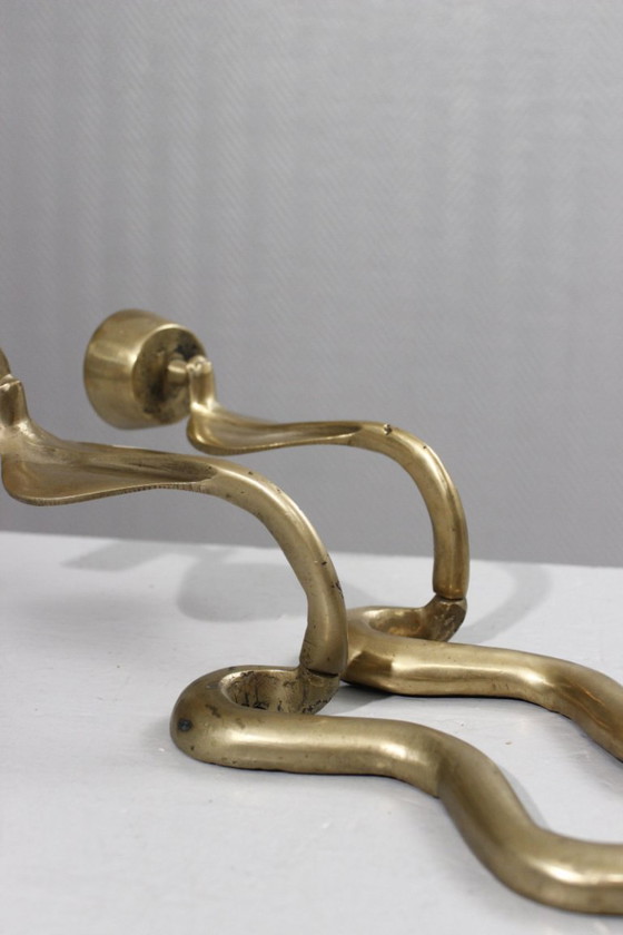 Image 1 of Coppia di grandi applique/candelabri in ottone a forma di cobra, XX secolo.