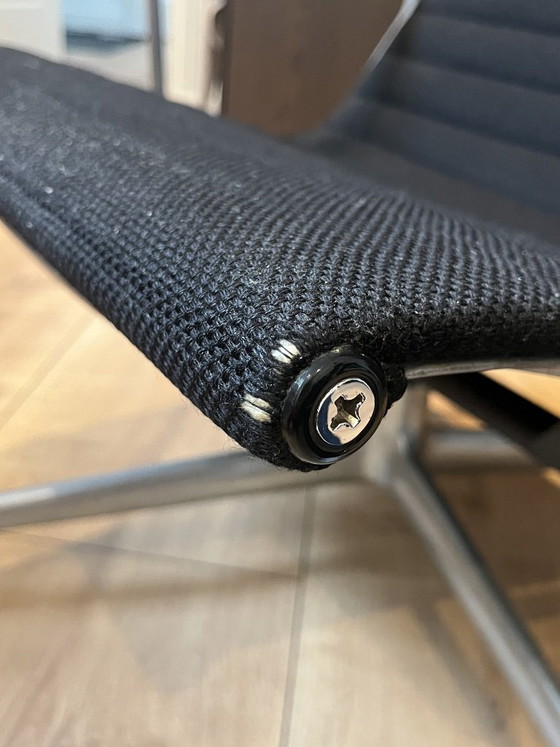 Fauteuil lounge Charles & Ray Eames EA 124 en aluminium - Toile Hopsack noire Herman Miller (photo 8 of 16)