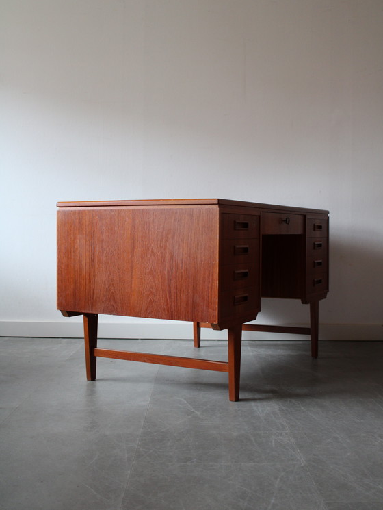 Image 1 of Bureau vintage danois indépendant en teck