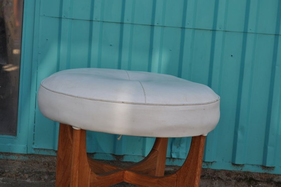 Mid-Century Danish Teak Ottoman by Kofod Larsen for G-Plan, 1960s, Footstools & poufs, Leather (photo 5 of 6)