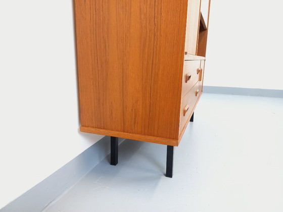 Image 1 of Vintage Scandinavisch modernistisch secretair bureau/boekenkast van teakhout en zwart metaal uit de jaren 50/60.