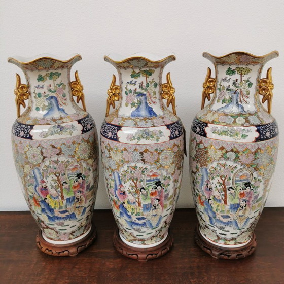 Image 1 of Set di 3 vasi orientali vintage, vasi a balaustra, porcellana Canton