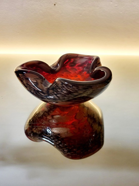 Image 1 of Ciotola di Murano, design organico in vetro di Murano rosso con foglia d'oro 24 carati, Italia