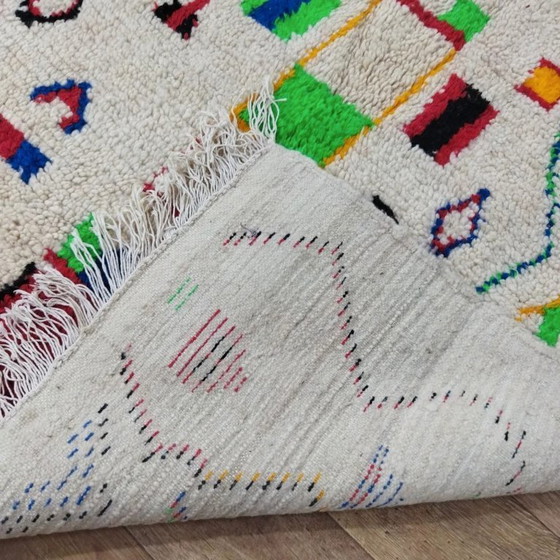 Image 1 of Azilal Berber-kleed, uniek exemplaar – handgeweven van natuurlijke wol (250 × 135 cm)