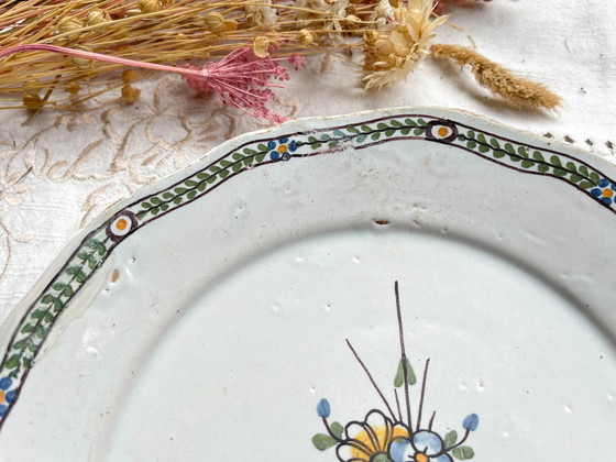 Antiek Frans faience bord, 18e eeuw, Nevers bloemmotief – Servies (photo 3 of 9)